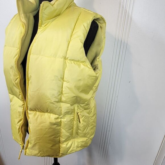 Old Navy Women's Yellow Puffer Vest - Picture 10 of 12